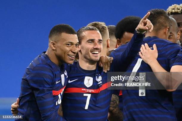 France's forward Antoine Griezmann celebrates with France's forward Kylian Mbappe past teammates after scoring his team's second goal during the...