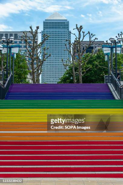 The tower One Canada Square seen above The Riverside steps which has been coloured for the month with the colours of the Pride rainbow. Canary Wharf,...