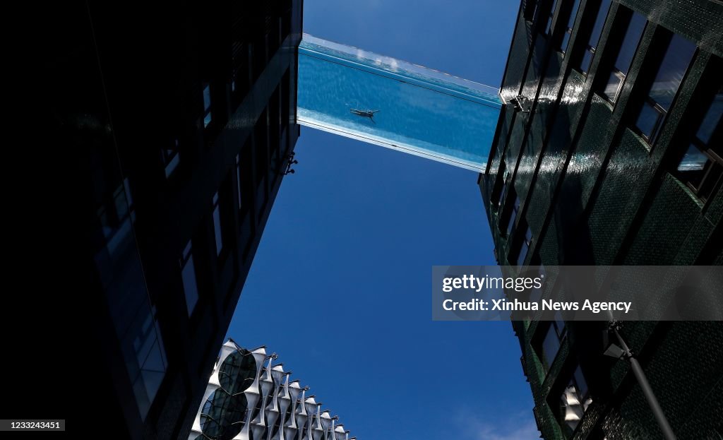 BRITAIN-LONDON-SKY POOL