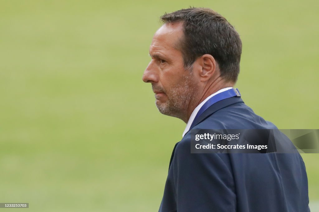 Van 't Schip tears into Ajax board: 'Made a lot of mistakes'