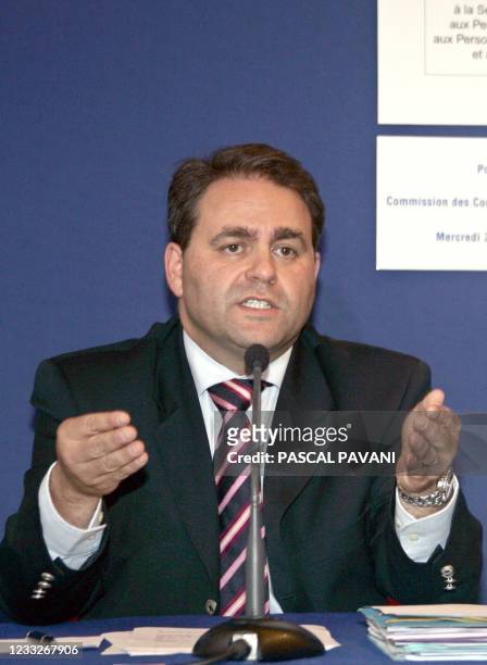 Le ministre de la Santé, Xavier Bertrand s'exprime, le 28 septembre 2005 à Paris, lors d'une conférence de presse au cours de laquelle il a déclaré...