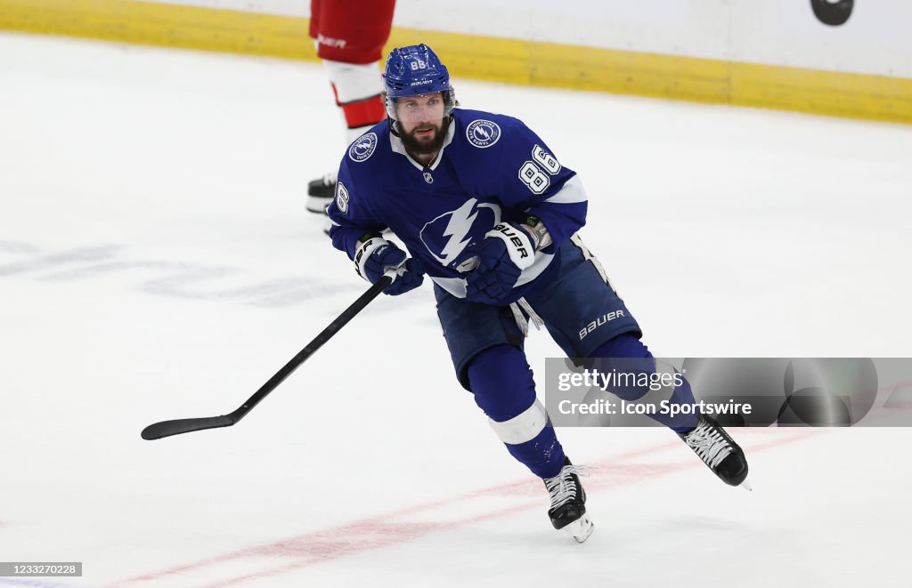 NHL: JUN 03 Stanley Cup Playoffs Second Round - Hurricanes at Lightning