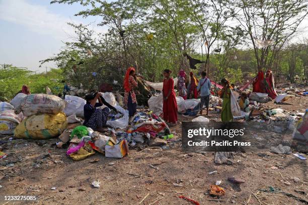 Indian Rag Pickers Rag Picker Photos and Premium High Res Pictures - Getty Images