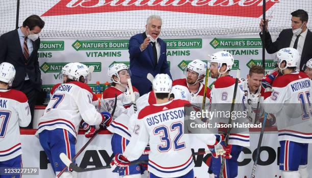 Head coach Dominique Ducharme of the Montreal Canadiens instructs his player in Game Two of the Second Round of the 2021 Stanley Cup Playoffs against...
