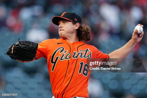 Scott Kazmir of the San Francisco Giants pitches during the game between the Chicago Cubs and the San Francisco Giants at Oracle Park on Friday, June...