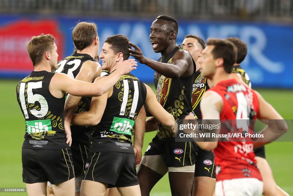 AFL Rd 12 - Essendon v Richmond