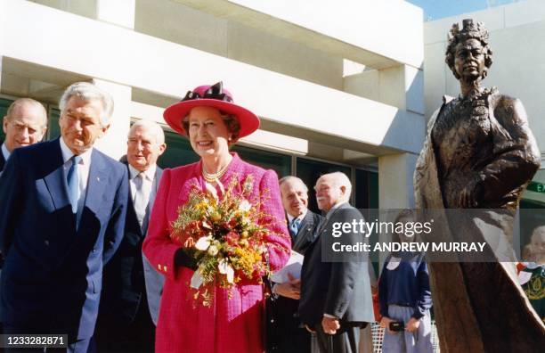 Queen Elizabeth II and Australian Prime minister Bob Hawke pose after the unveilling of a statue of the Queen at the opening of the new Australian...