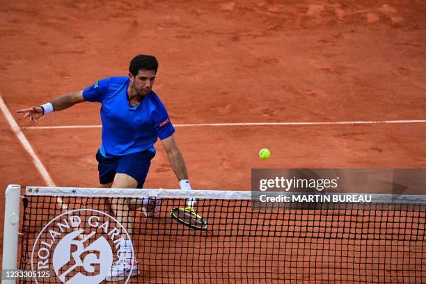 Argentina's Federico Delbonis returns the ball to Spain's Alejandro Davidovich Fokina during their men's singles fourth round tennis match on Day 8...