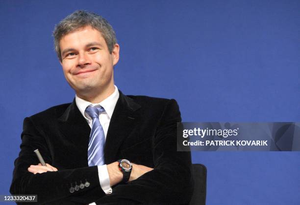 Laurent Wauquiez, secrétaire d'Etat chargé de l'Emploi, pose le 26 mars 2008, lors d'une conférence de presse au centre de conférences Pierre Mendès...