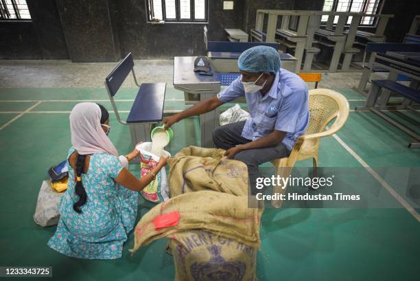 India Ration Line 1,773 Ration India Stock Photos, High-Res Pictures, and Images - Getty ...