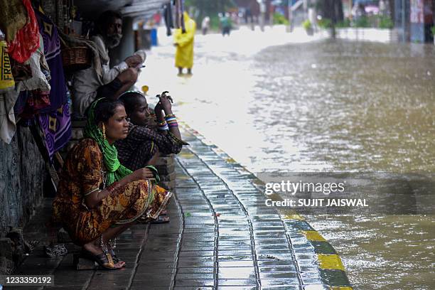 Homeless While Raining 406 Rain Homeless Shelter Stock Photos, High-Res Pictures, and Images ...