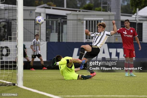 Yannick Cotter of Juventus scores a goal during the Primavera 1 TIM match between Juventus U19 and Spal U19 at Juventus Center Vinovo on June 09,...