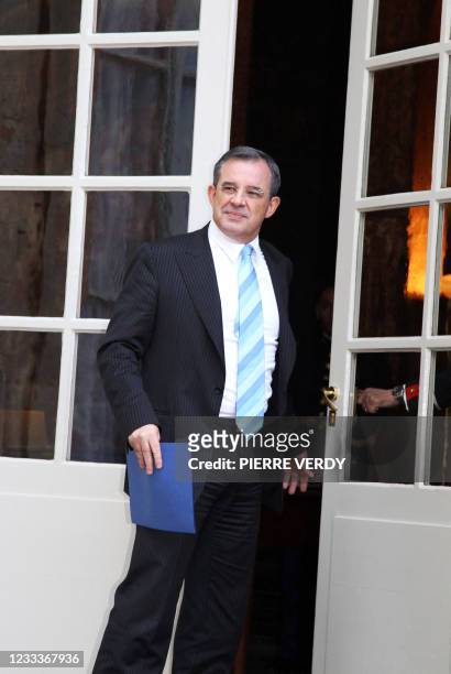 Thierry Mariani, secrétaire d'Etat aux Transports, quitte le 14 décembre 2010, l'Hôtel Matignon à Paris, à l'issue d'une réunion avec le Premier...