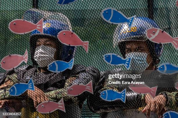 Fish In Riot Filipino Fishermen Photos and Premium High Res Pictures - Getty Images