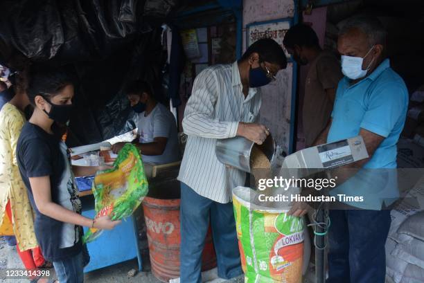 India Raju Ration Ration India Photos and Premium High Res Pictures - Getty Images