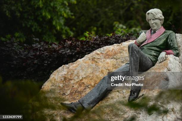 Oscar Wilde sculpture located at the corner of Merrion Square Park just in front of his family home in Merrion Square in Dublin. On Sunday, 13 June...