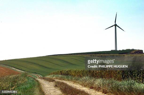 La première éolienne française de grande puissance entièrement de conception française vient d'être implantée à Widehem, près de Boulogne-sur-Mer, et...