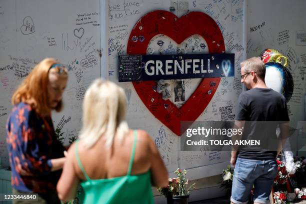 People look at a memorial to the victims of the Grenfell Tower fire, in west London on June 14 four years after the fire in the residential tower...