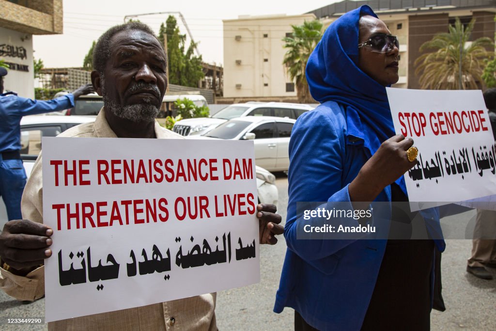 Demonstration in Sudan to protest against Italian factory for undertaking construction of Hidase Dam
