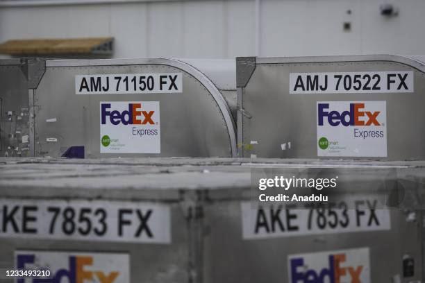 Fedex Container Packages Fedex Air Photos and Premium High Res Pictures - Getty Images