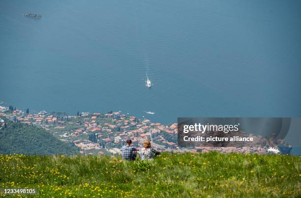 June 2021, Italy, Malcesine: View from the mountain Monte Baldo to the Lake Garda and the village Malcesine. Photo: Daniel Reinhardt/dpa