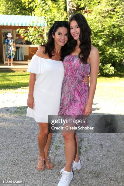 Mariella Ahrens and her daughter Isabella von Faber-Castell during the premiere of the theatre play "Das Blaue vom Himmel" at Komoedie im Bayerischen...