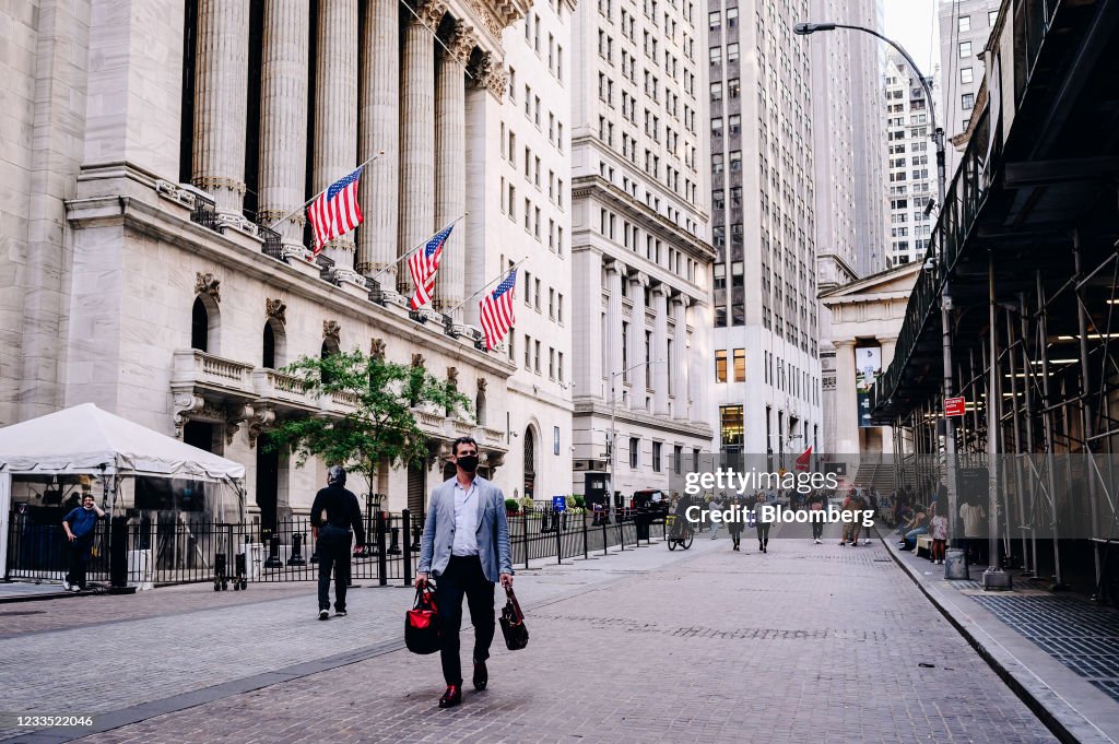 Midtown Manhattan As Cuomo Lifts Covid Mandates After Reaching 70% Vaccine Goal