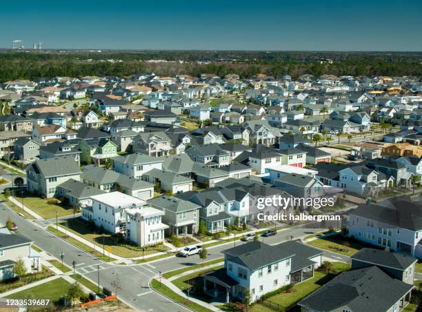 drone shot of suburban development en florida - florida neighborhood fotografías e imágenes de stock