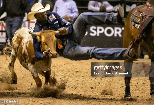 Bulldogging Wreck Bull Dogging Photos and Premium High Res Pictures - Getty Images