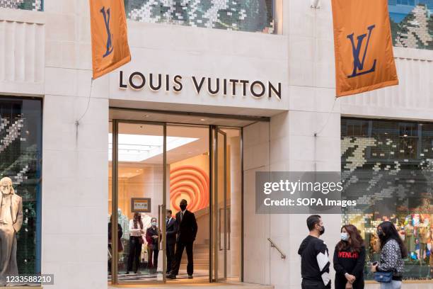 Fachada de Louis Vuitton flagship store en New Bond Street