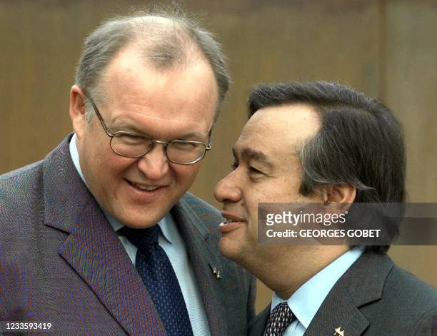 Antonio Guterres Premier ministre de la République portugaise, accueille Goran Persson Premier ministre de Suède à son arrivée au centre des...