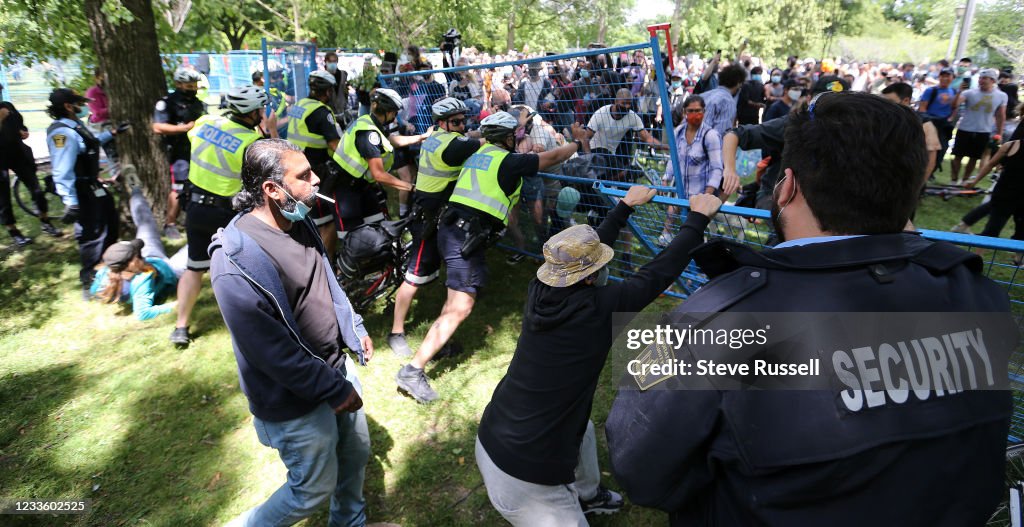 The City of Toronto with the aid of Toronto Police And Star Security erect fences around homeless encampments in Trinity Bellwoods park as the begin to remove the parks Ontario enters Step One of a three step reopening plan as COVID-19 vaccinations rise an