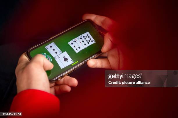 An online game is played on a smartphone. With the new State Treaty on Gambling, which comes into force on July 1, previously prohibited virtual slot...