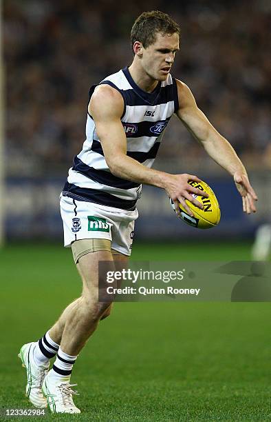 Joel Selwood of the Cats kicks during the round 24 AFL match between the Collingwood Magpies and the Geelong Cats at the Melbourne Cricket Ground on...