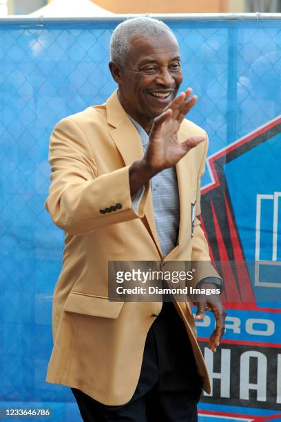 Hall of Fame wide receiver Paul Warfield enters the stadium prior to the 2017 Pro Football Hall of Fame Enshrinement Ceremony at Tom Benson Hall of...
