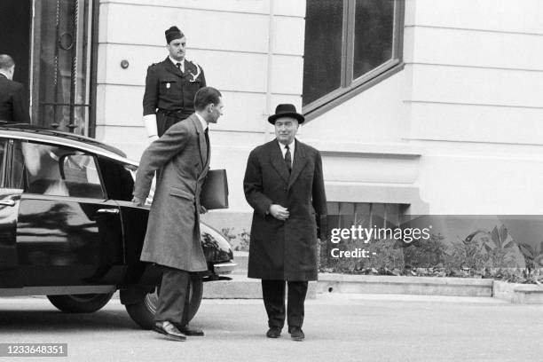 Louis Joxe , minister of Algerian affairs and head of the French delegation, leaves, accompanied by Vincent Labouret the Hôtel du Parc in...