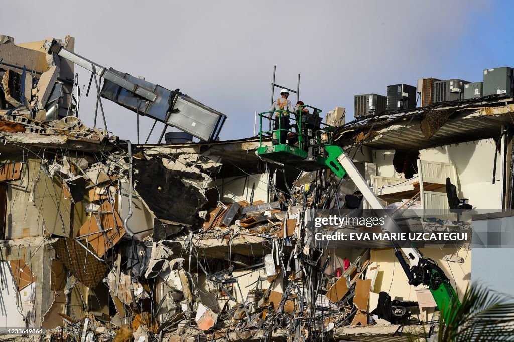 US-COLLAPSE-BUILDING