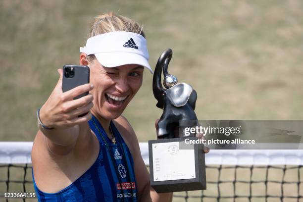 Dpatop - 26 June 2021, Hessen, Bad Homburg: Tennis: WTA Tour, Singles, Women, Final, Bad Homburg Open. Kerber - Siniakova. Angelique Kerber takes a...