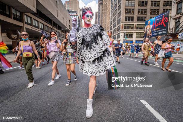 Drag Parade Drag Queen Parade Photos and Premium High Res Pictures - Getty Images