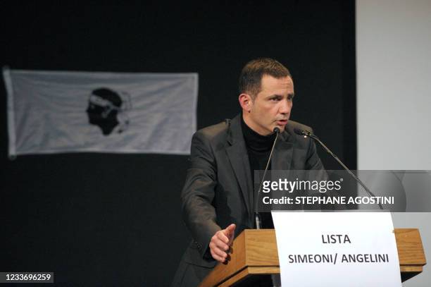 Gilles Simeoni, fils d'Edmond Simeoni, avocat d'Yvan Colonna et leader de "Inseme per a corsica" prononce un discours, le 7 février 2010 dans une...