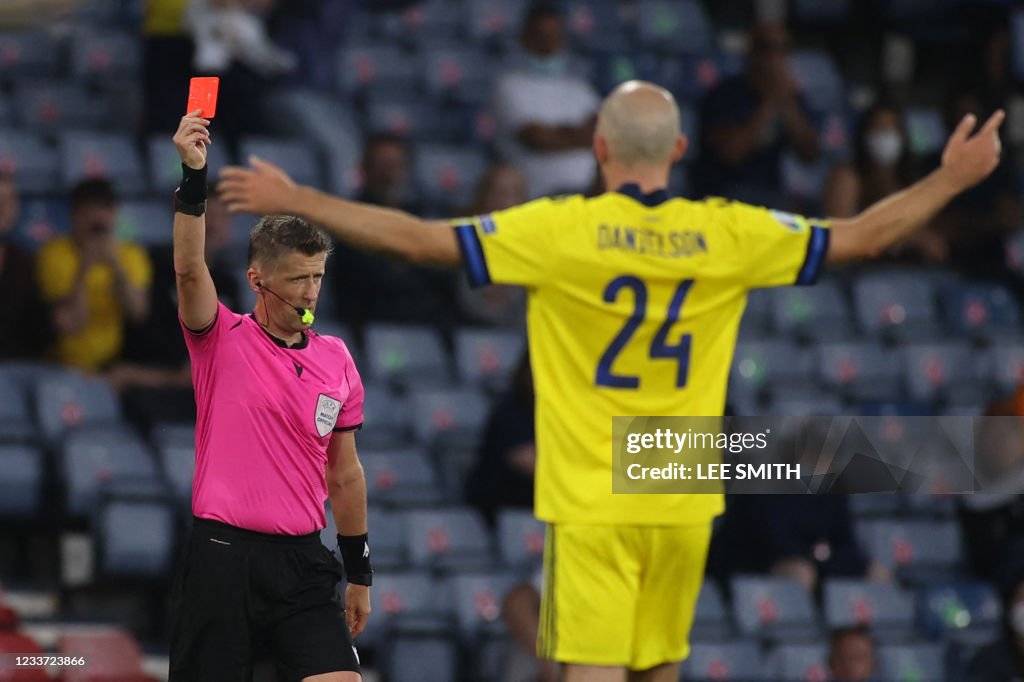 TOPSHOT-FBL-EURO-2020-2021-MATCH43-SWE-UKR