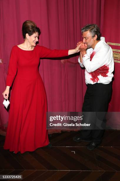 Opera singer Anja Harteros and opera singer Jonas Kaufmann after the premiere of "Tristan und Isolde" as part of the Munich Opera Festival 2021 at...