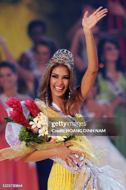 Dayana Mendoza Miss Venezuela waves to the audience as she crowned Miss Universe 2008 at the final of the 57th Miss Universe contest held on July 14,...