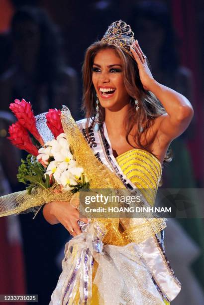 Newly crowned Miss Universe 2008 Dayana Mendoza, Miss Venezuela, smiles at the final of the 57th Miss Universe contest held on July 14, 2008 at the...