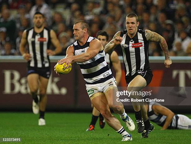 Josh Hunt of the Cats runs with the ball during the round 24 AFL match between the Collingwood Magpies and the Geelong Cats at Melbourne Cricket...