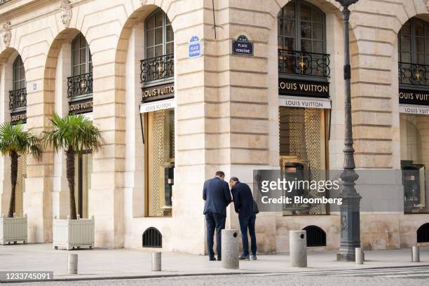 City workers outside the LVMH Moet Hennessy Louis Vuitton SE luxury goods store on Place Vendome, the location of the new JPMorgan Chase & Co...