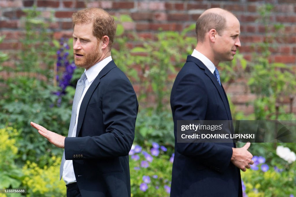 TOPSHOT-BRITAIN-ROYALS-DIANA-STATUE