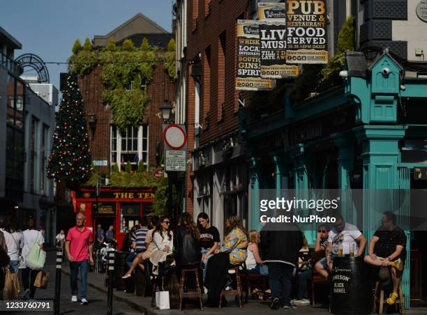 People enjoy the good weather and outdoor drinks in Dublin's Temple Bar. On Thursday, 01 July 2021, in Dublin, Ireland.