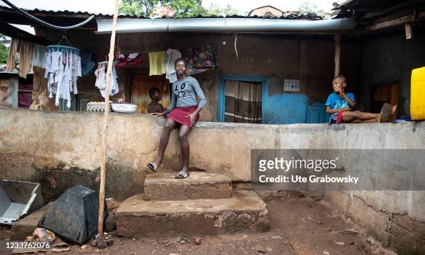Freetown, SierraLeone Family live in Bomeh Village on June 15, 2021 in Freetown, Sierra Leone. The poorest of the poor have started to settle on the...