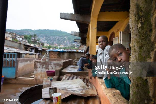 Freetown, SierraLeone Children living in Bomeh Village on June 15, 2021 in Freetown, Sierra Leone. The poorest of the poor have started to settle on...